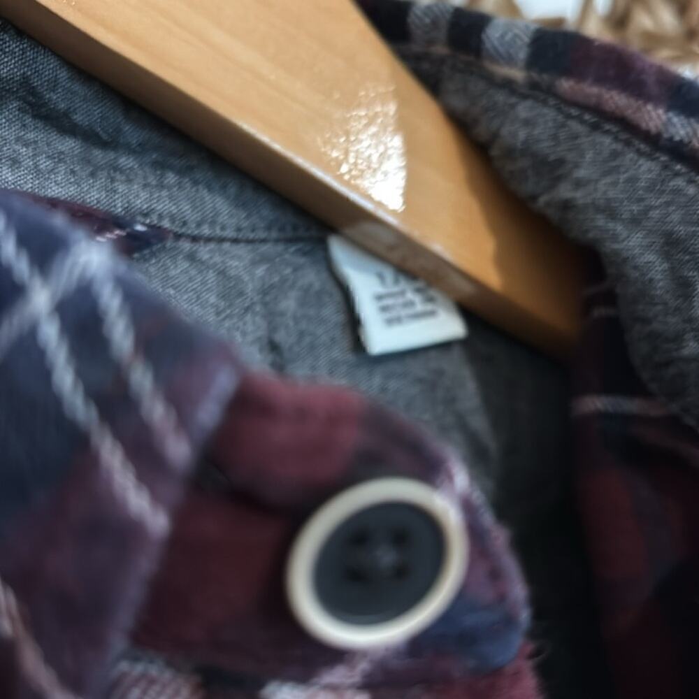 Weatherproof Vintage burgundy and navy flannel button down size large - Picture 4 of 7